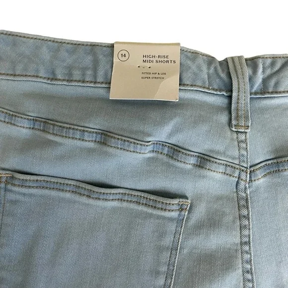 Universal Thread Vintage Super Stretch Denim Jean Midi Shorts Light Wash Size 14 - Picture 4 of 8